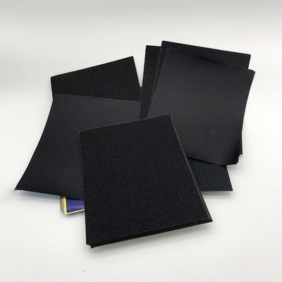 黒い磨く正方形の紙やすり130mmの紙やすり